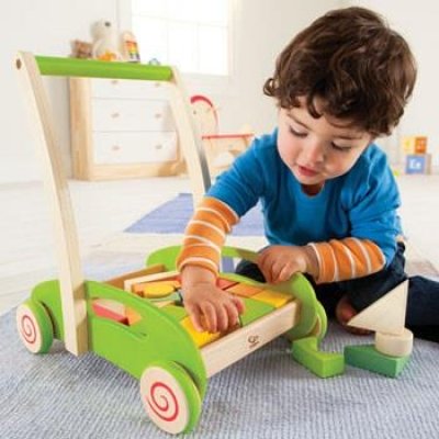 Houten-blokkenwagen-Block-and-Roll-Hape-E0371 